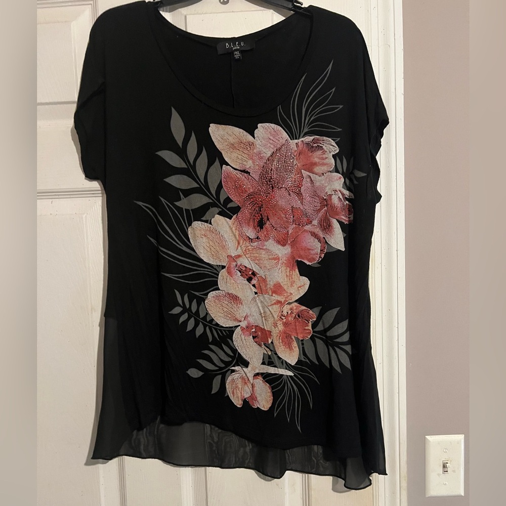 B.L.E.U.  PXL High-low cap sleeve top. New with out tags